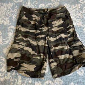 Boys Crazy 8 camo cargo shorts. New condition.  100% cotton.